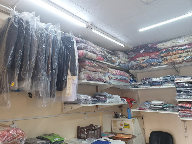 Al Jalees Laundry & Drycleaning in Hay Al Gharb