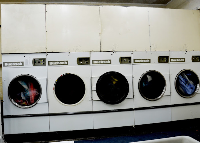 المصبغة العالمية - المكتب الرئيسي Universal Laundry Shj - Head Office in Al Majaz